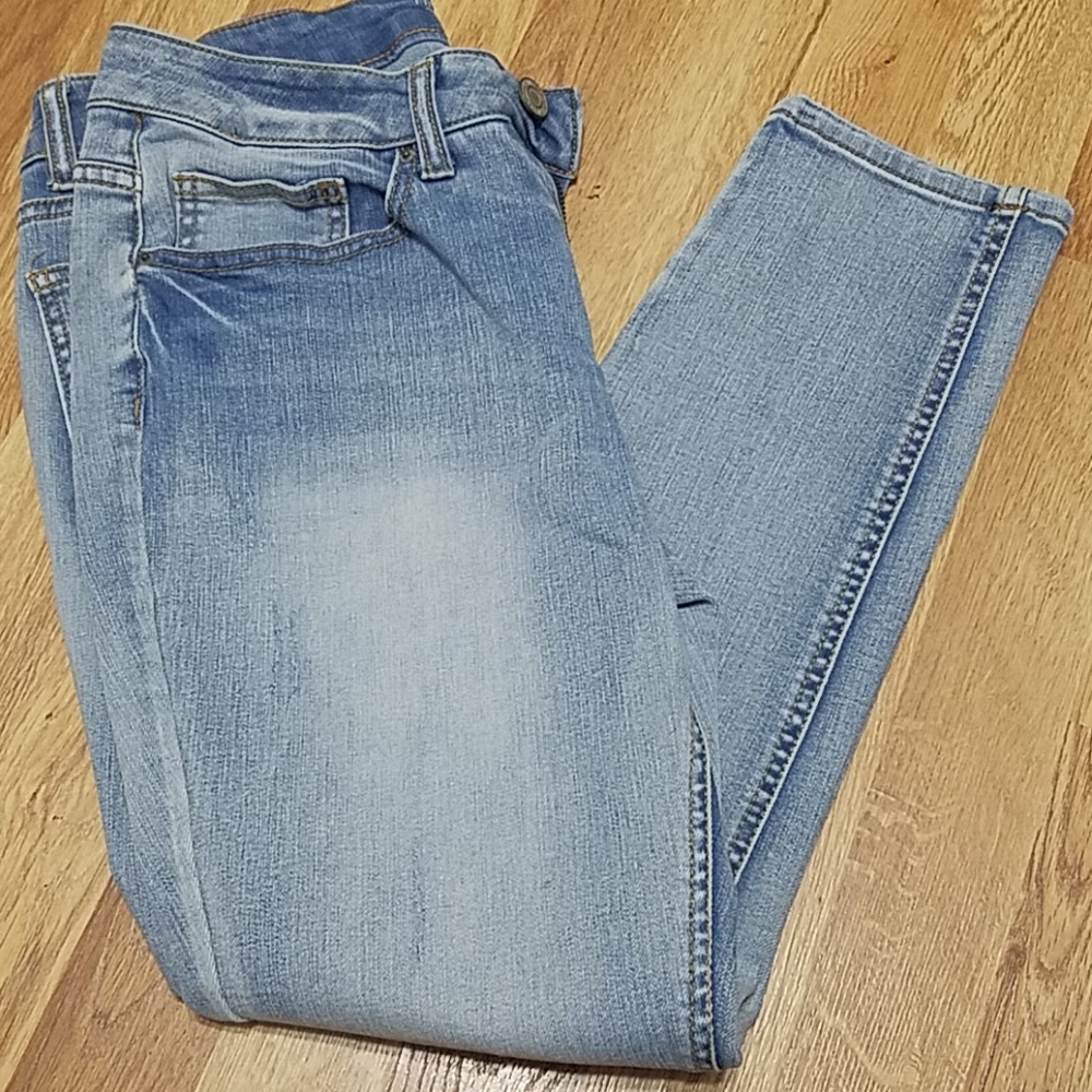 Skinny mom jeans